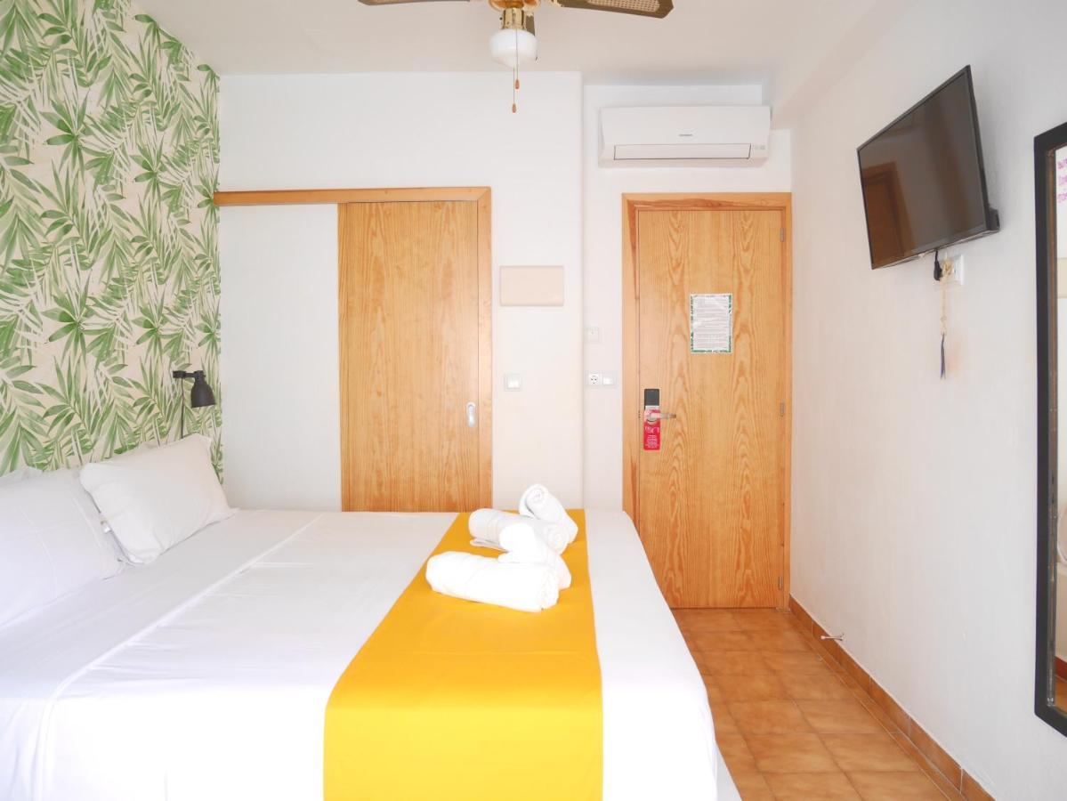 Nanit Rooms Ibiza Hostal Santa Eularia des Riu Bilik gambar