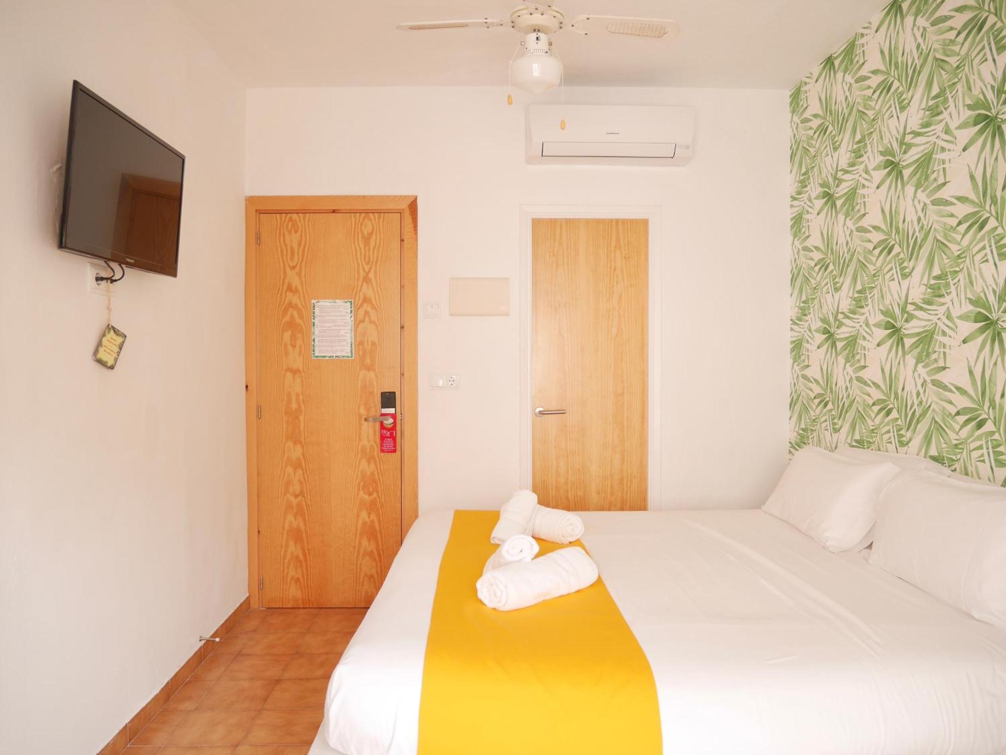 Nanit Rooms Ibiza Hostal Santa Eularia des Riu Bilik gambar